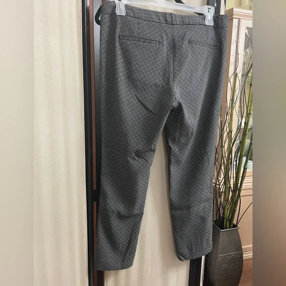 Ladies Gray Patterned Pants - Picture 3 of 7